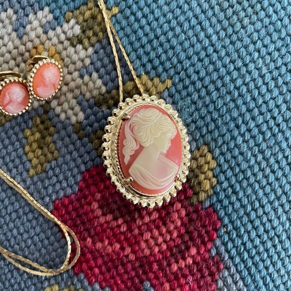 Vintage Cameo Earrings Pin Necklace Brooch Costume Jewelry - Picture 3 of 6